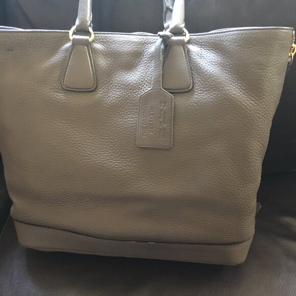 Authentic Prada Vitello Deerskin Extra Large Expandable Gray Tote Bag - Picture 2 of 12
